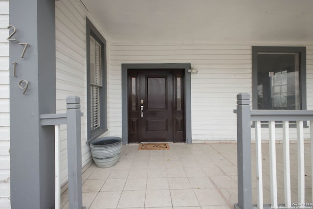 entrance to property featuring covered porch