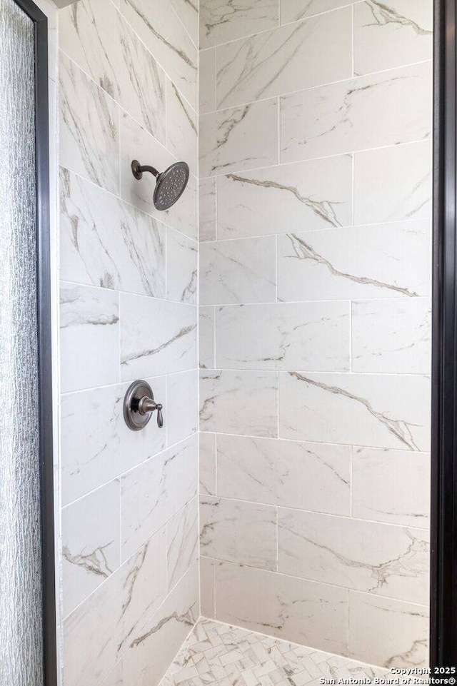 67 Stepping Stone, Concan, TX 78838 - full bathroom featuring a tile shower