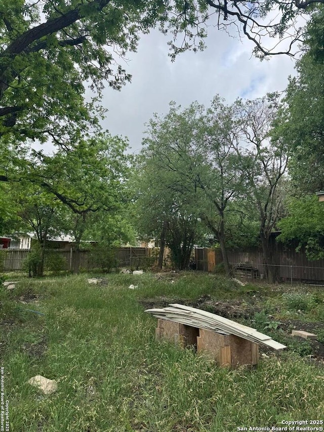 view of yard featuring fence