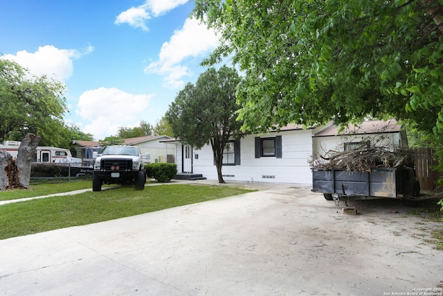 view of front of property with crawl space, a front lawn, and fence