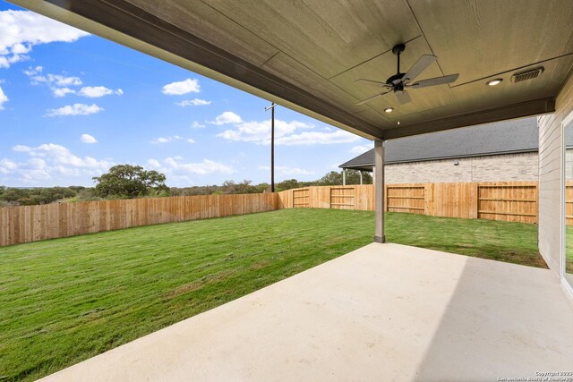 view of yard featuring a patio area, a fenced backyard, a ceiling fan, and visible vents