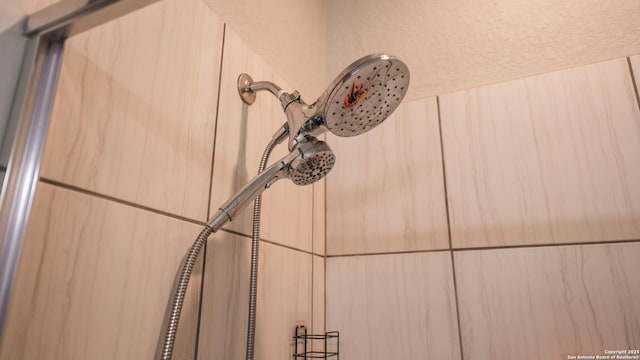 details featuring a tile shower