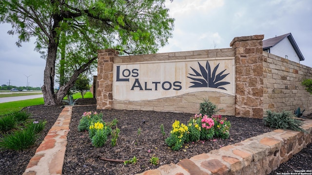 view of community / neighborhood sign