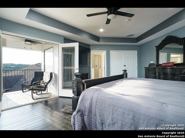 bedroom featuring recessed lighting, wood finished floors, access to exterior, visible vents, and ceiling fan