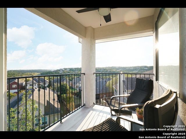 balcony featuring ceiling fan