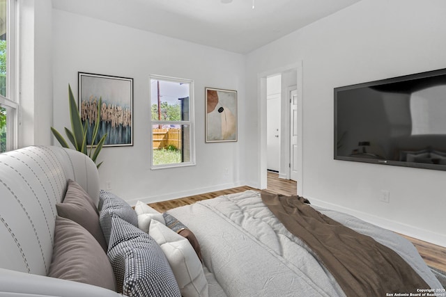 2201 San Fernando, San Antonio, TX 78207 - living room featuring wood finished floors and baseboards