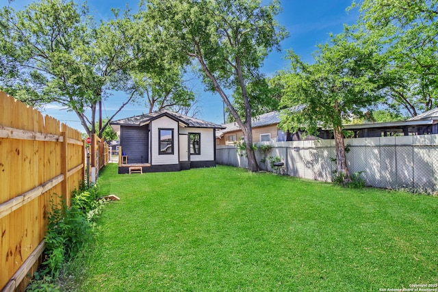 2201 San Fernando, San Antonio, TX 78207 - view of yard with a fenced backyard and an outbuilding