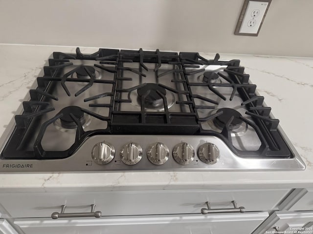 531 Cottonwood, San Antonio, TX 78225 - interior details with stainless steel gas stovetop and light stone countertops