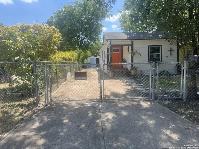 3108 Vera Cruz, San Antonio, TX 78207 - bungalow-style house with a gate and a fenced front yard