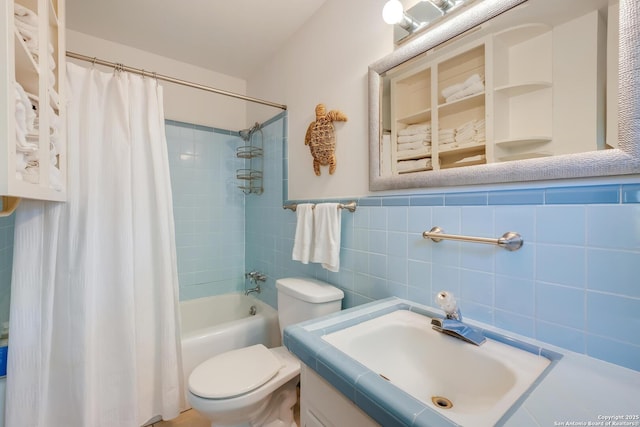 706 Gloria, Seguin, TX 78155 - bathroom with toilet, vanity, and shower / bathtub combination with curtain