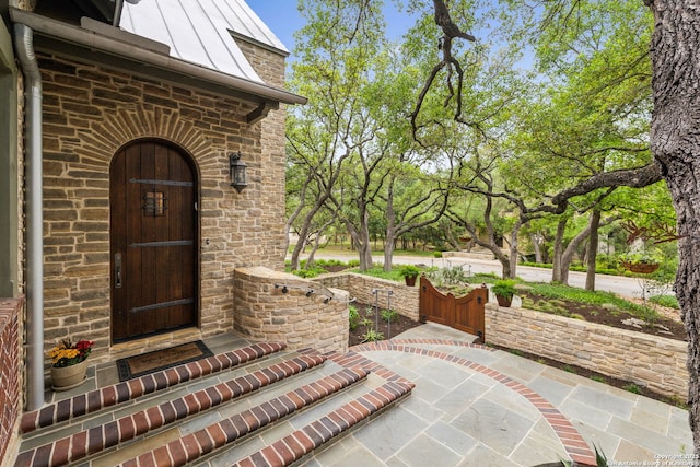110 Turnberry Way, San Antonio, TX 78230 - entrance to property featuring a standing seam roof, metal roof, and brick siding