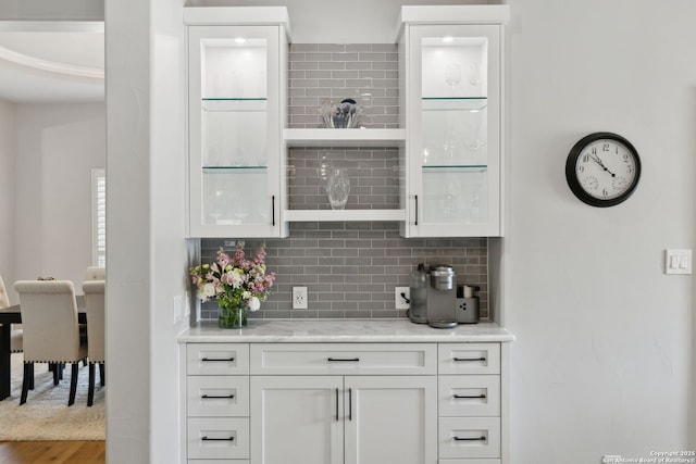 bar featuring tasteful backsplash and wood finished floors