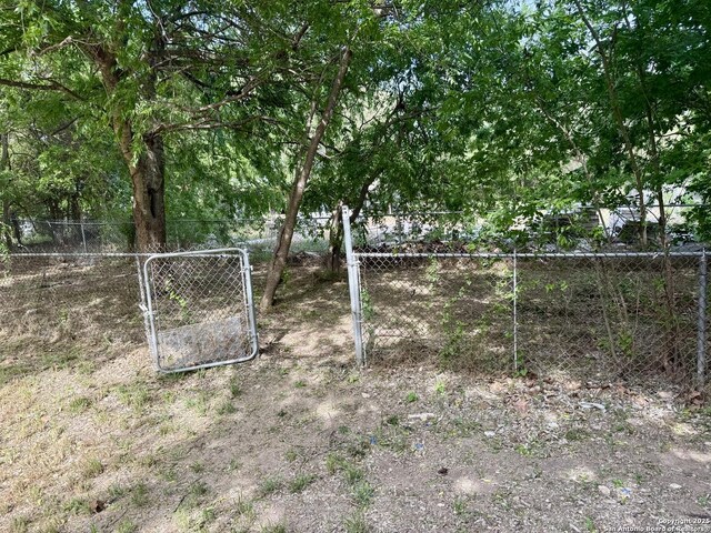 705 Short, Seguin, TX 78155 - view of yard featuring fence