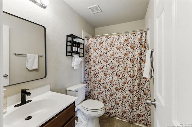 full bathroom featuring tile patterned flooring, visible vents, toilet, vanity, and a shower with shower curtain