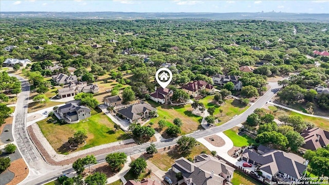 bird's eye view featuring a residential view and a wooded view