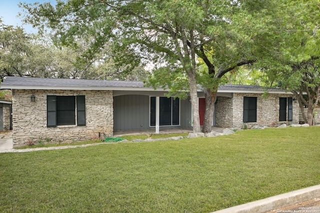 single story home featuring a front lawn and stone siding