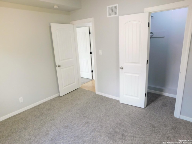 6023 Lark Valley Dr, San Antonio, TX 78242 - unfurnished bedroom featuring a spacious closet, visible vents, carpet floors, a closet, and baseboards