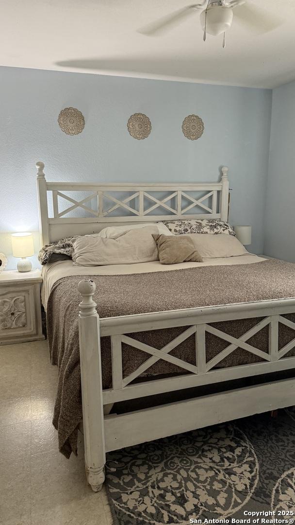 bedroom featuring a ceiling fan