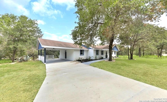 single story home with a ceiling fan, driveway, a front lawn, and a carport