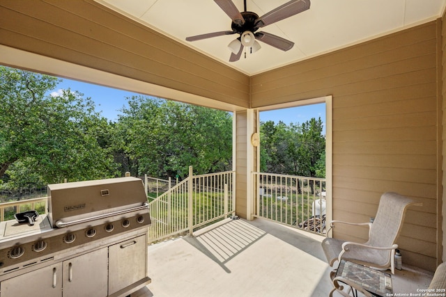 balcony featuring ceiling fan