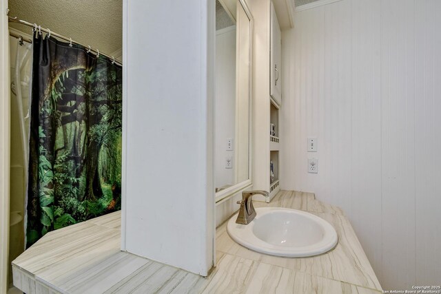 1340 Hinch, New Braunfels, TX 78132 - bathroom featuring a sink