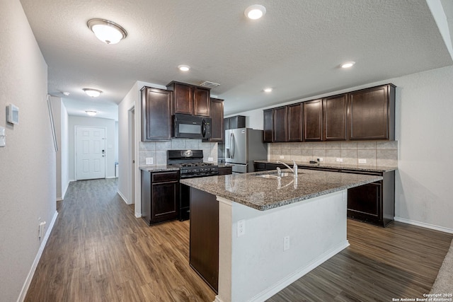 kitchen with a sink, dark brown cabinetry, black appliances, and dark wood-style flooring