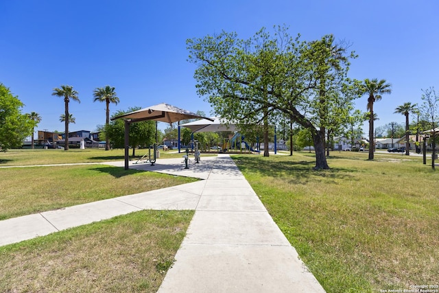 1007 Pine, San Antonio, TX 78210 - surrounding community with a lawn and playground community