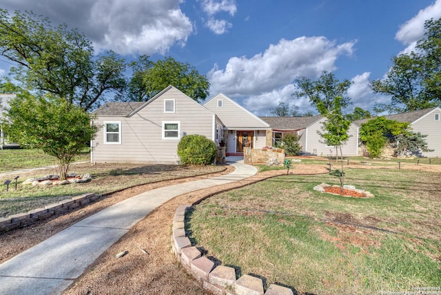 view of front facade with a front lawn and covered porch