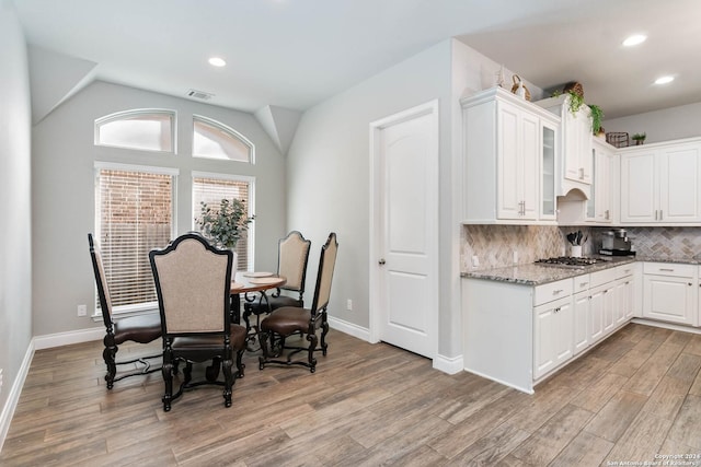 dining space featuring recessed lighting, light wood-type flooring, visible vents, and baseboards