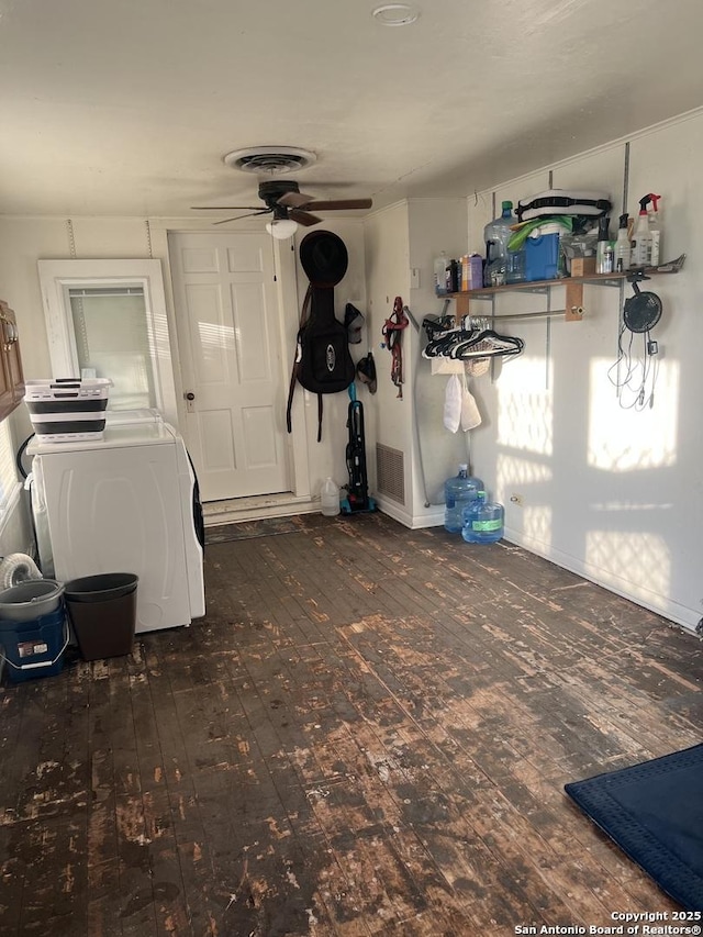 garage with baseboards, visible vents, ceiling fan, and washer / dryer