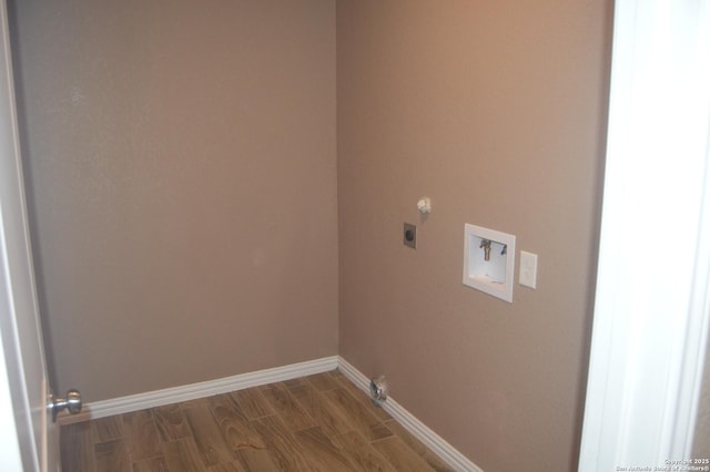 18687 Rolling Mdw, Lytle, TX 78052 - laundry room featuring laundry area, hookup for a gas dryer, hookup for a washing machine, baseboards, and electric dryer hookup