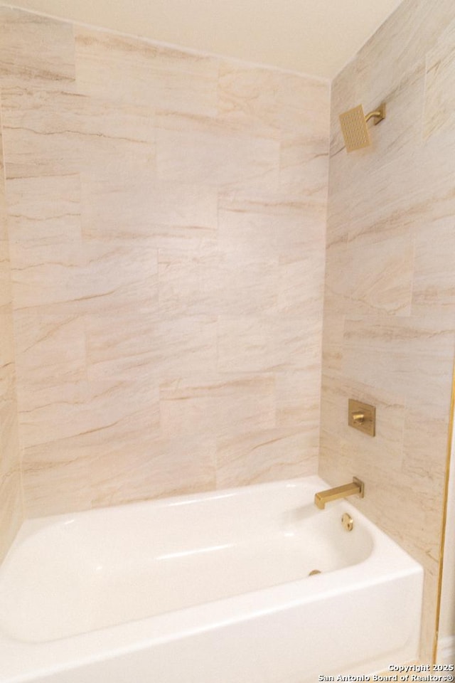 905 E Inez, Beeville, TX 78102 - view of bathroom