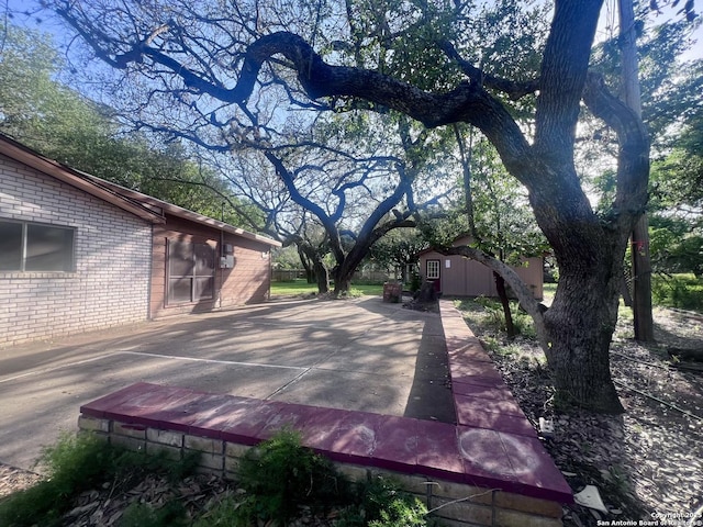 7 Sunrise, Pleasanton, TX 78064 - view of patio with an outdoor structure and a shed