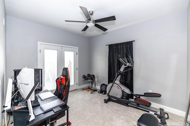 workout room featuring carpet flooring, a ceiling fan, and baseboards