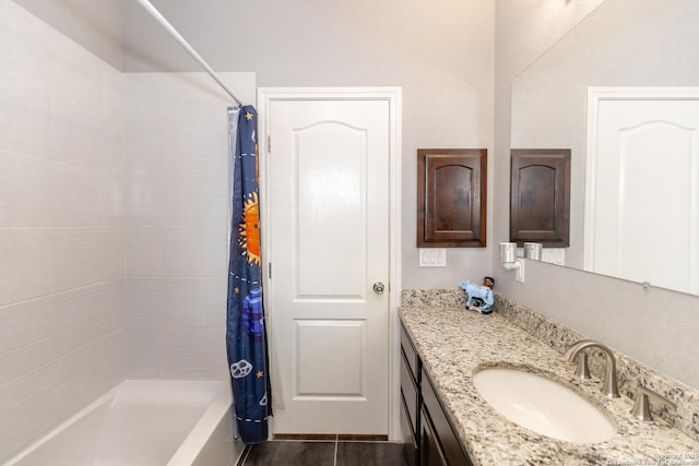 full bath with shower / bath combo and vanity