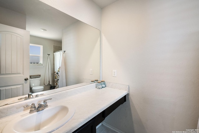 full bathroom with vanity, curtained shower, and toilet
