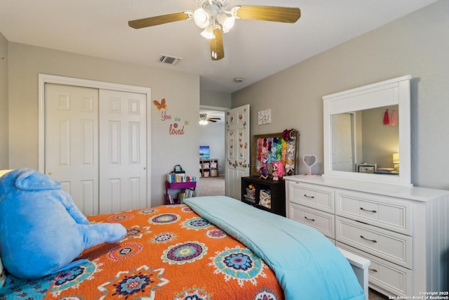 bedroom with a ceiling fan, visible vents, and a closet