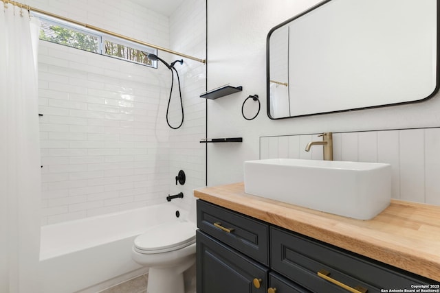 bathroom featuring shower / tub combo with curtain, vanity, and toilet