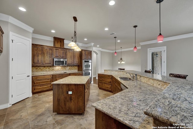 kitchen with a sink, decorative backsplash, a spacious island, arched walkways, and stainless steel appliances