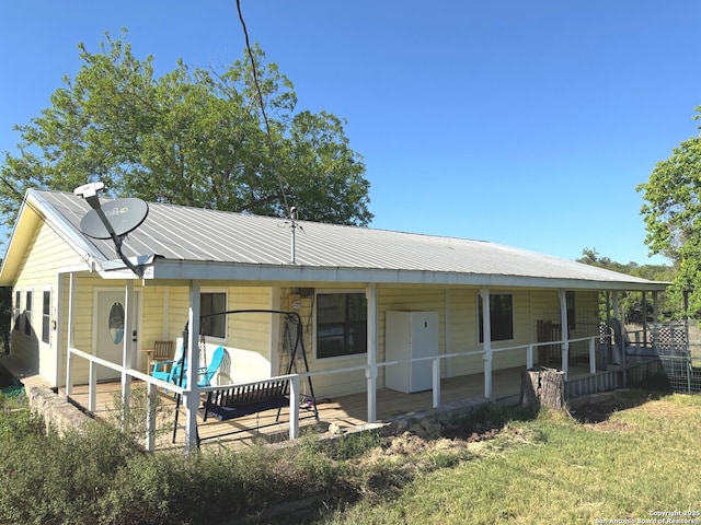 view of front facade featuring metal roof