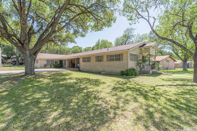 324 Craddock, San Marcos, TX 78666 - single story home featuring brick siding, driveway, and a front yard