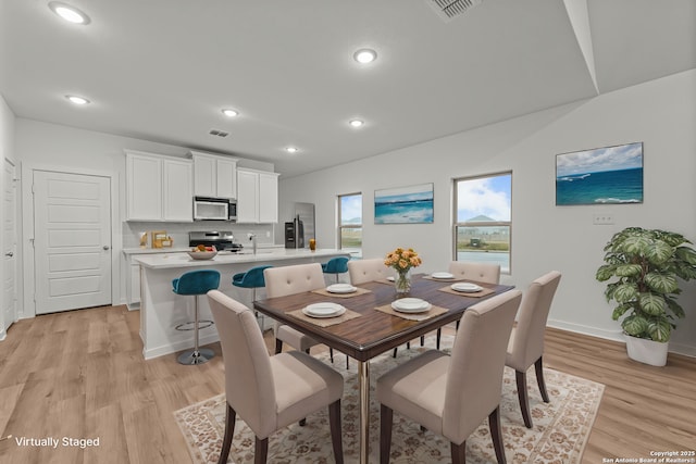 dining area with baseboards, visible vents, light wood-style floors, and recessed lighting