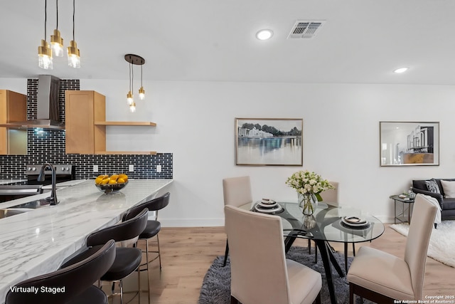 dining area with recessed lighting, baseboards, visible vents, and light wood-type flooring