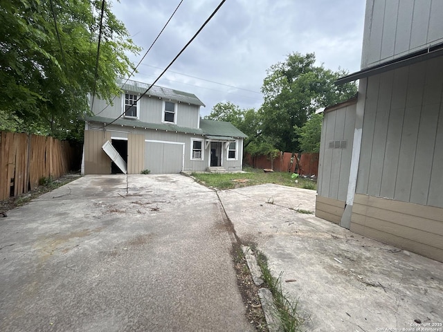 view of front of property featuring fence