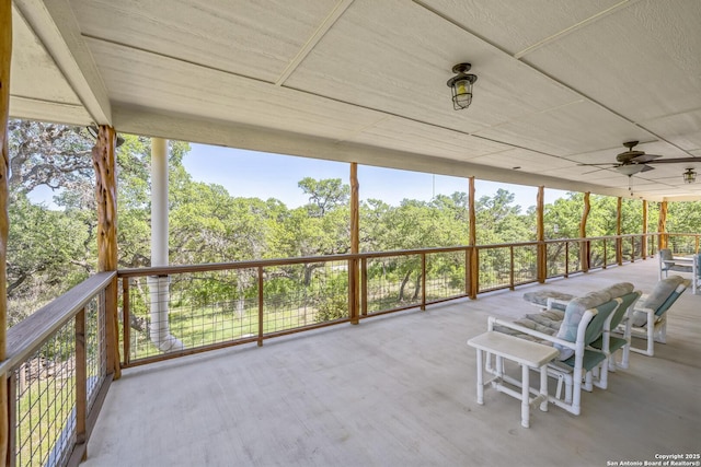 sunroom featuring a ceiling fan