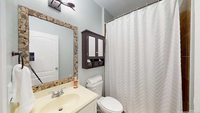 bathroom with a shower with curtain, vanity, and toilet