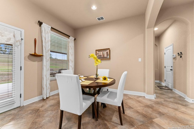 dining room featuring recessed lighting, arched walkways, visible vents, and baseboards
