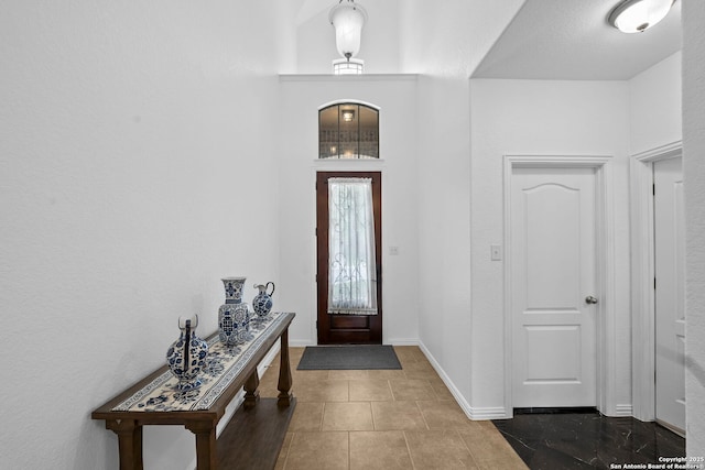 tiled entrance foyer featuring baseboards
