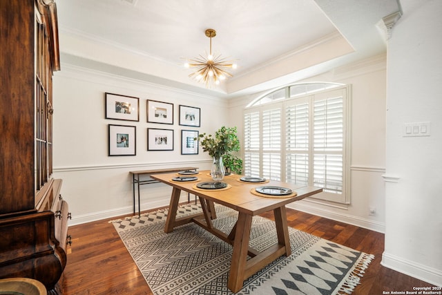 dining room with a wealth of natural light, crown molding, a chandelier, and baseboards