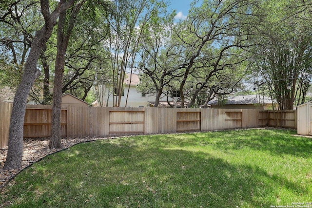 view of yard featuring a fenced backyard